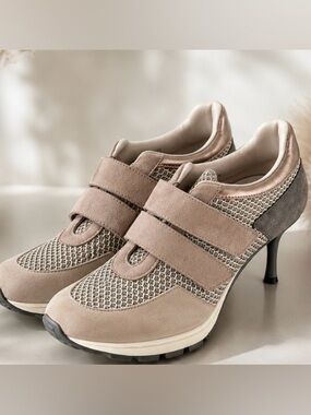 SNEEX Women’s Suede & Mesh Velcro Sneaker in Blush, beige and grey